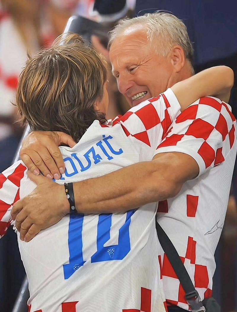 47岁斯洛特赢了！利物浦1-0创欧冠16年纪录 萨拉赫再遭炮轰