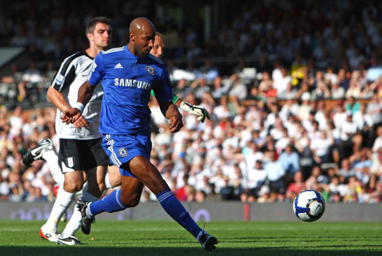 阿森纳客场2-1战胜阿斯顿维拉，维拉绝杀，阿森纳争冠形势艰难。